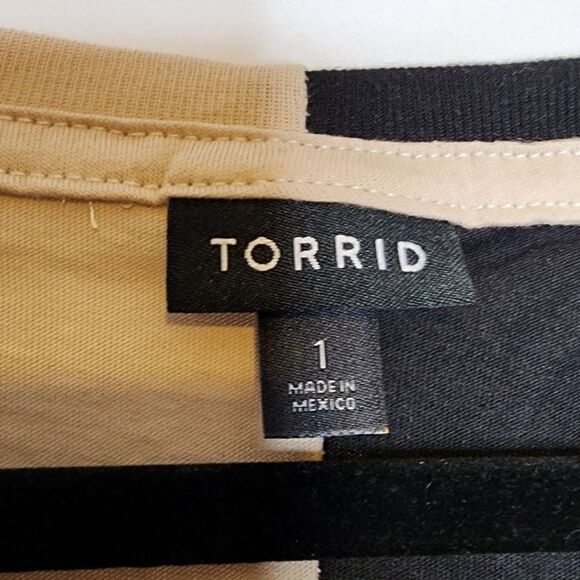 1X 14W 16W Torrid Black Ivory Rose Split Tee Varsity Flash Tattoo 90s Grunge Pun - Picture 3 of 6